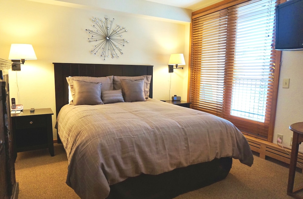 Woodrun Place Condominiums &amp; Residences 4/38