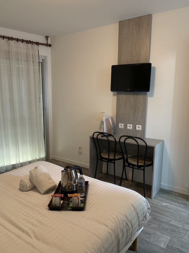 HOTEL AU RELAIS DES LILAS 21/24