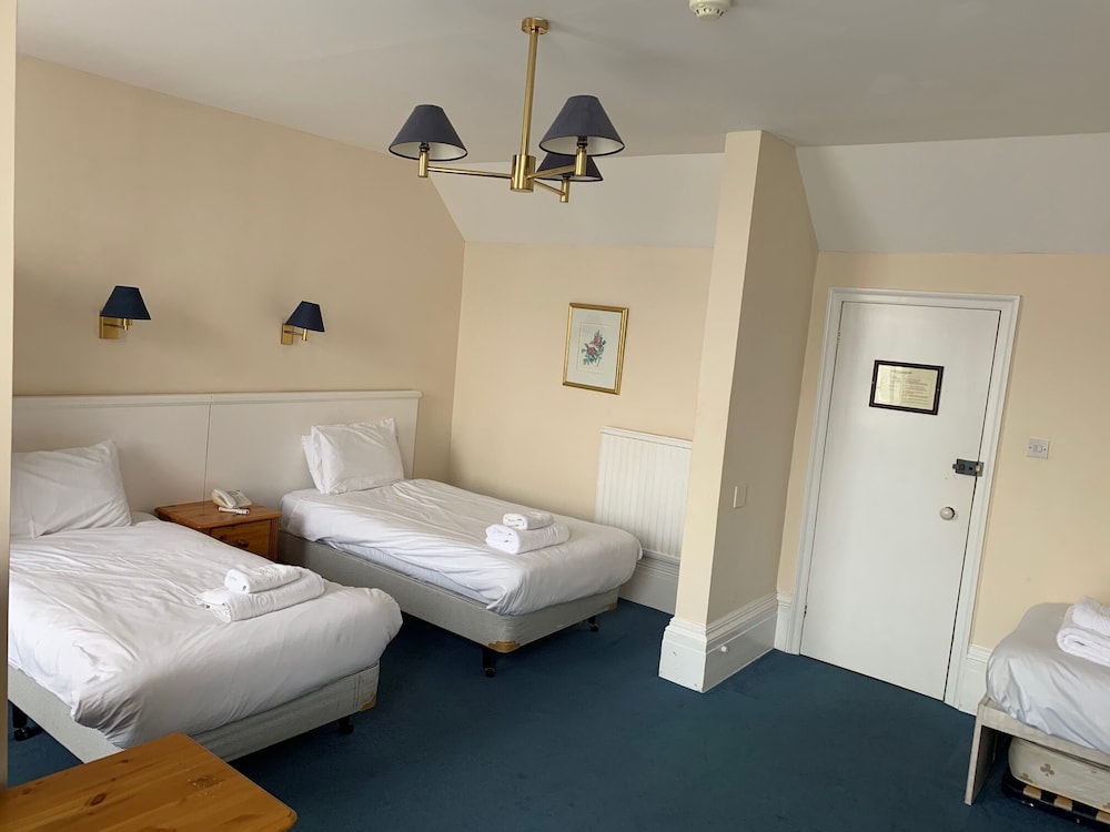 Yelf's Hotel 5/25