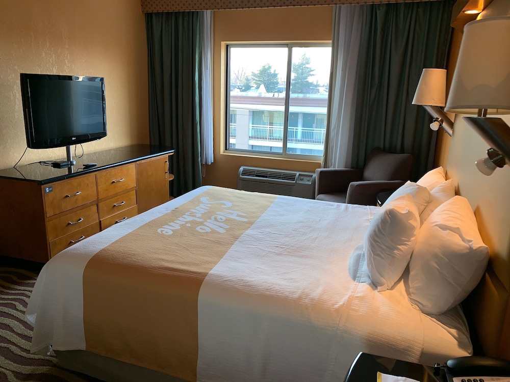 Days Inn & Suites by Wyndham Albany 36/48