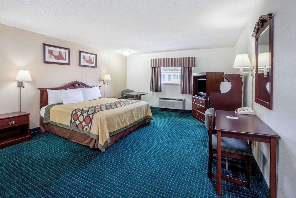 Super 8 By Wyndham Clinton 17/40