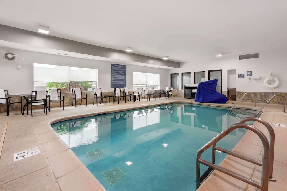 swimming pool spa