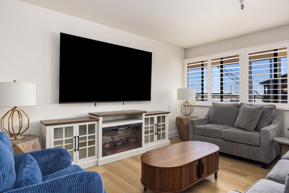 456 Embarcadero Inn Suites 56/77