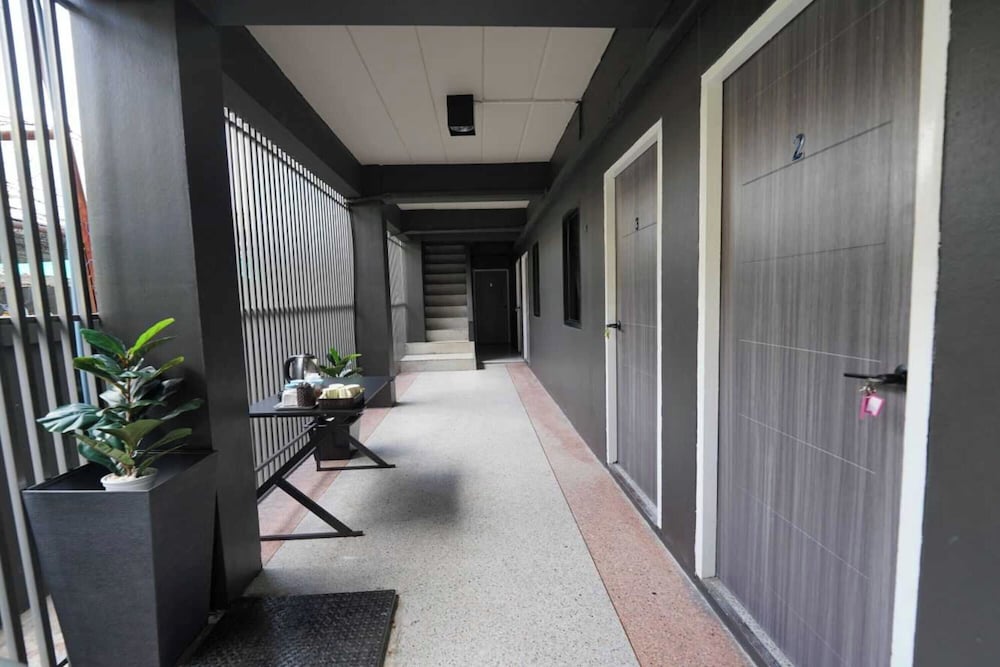 RQ Bangkok Huai Khwang by Collection O 58/61