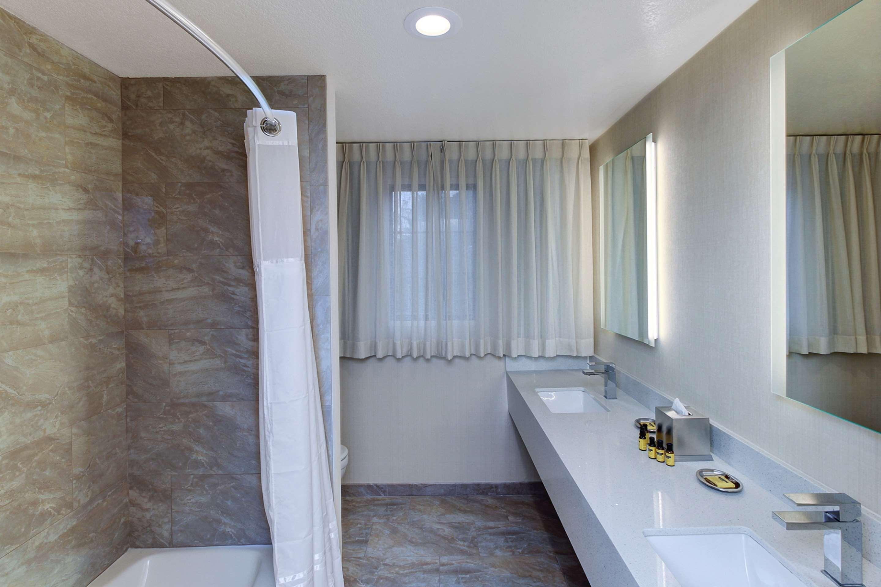 Courtyard, 2 Queen Beds، Best Western Plus Carpinteria Inn 8/8