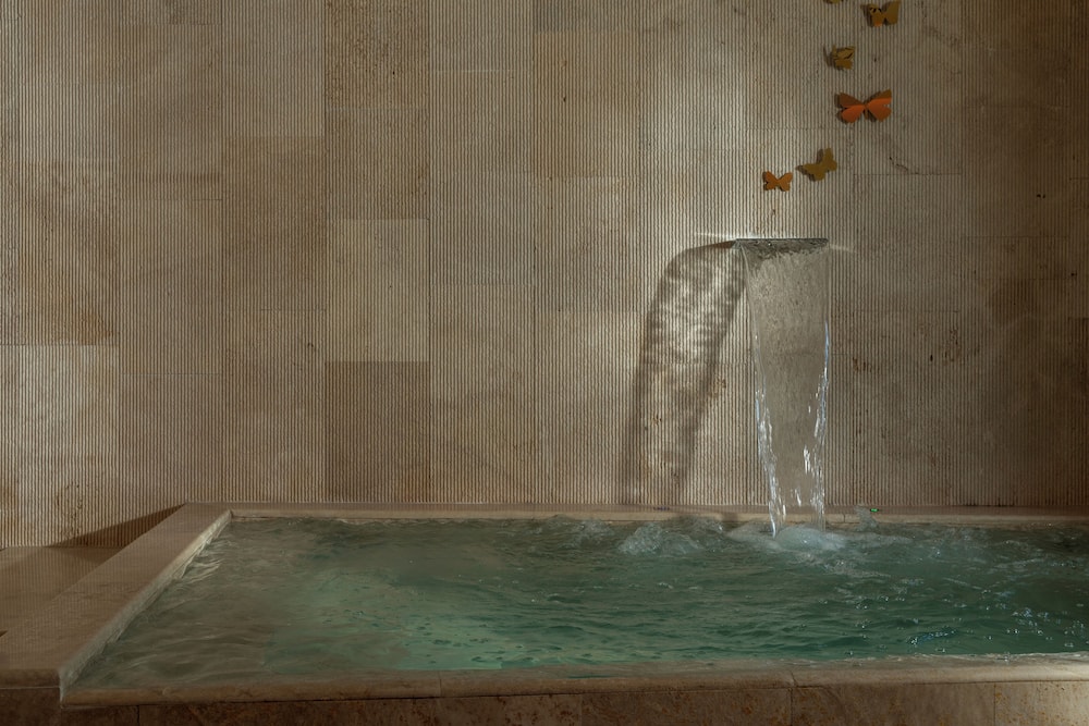 swimming pool spa