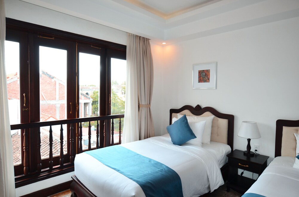 DELUXE, TWIN BEDS