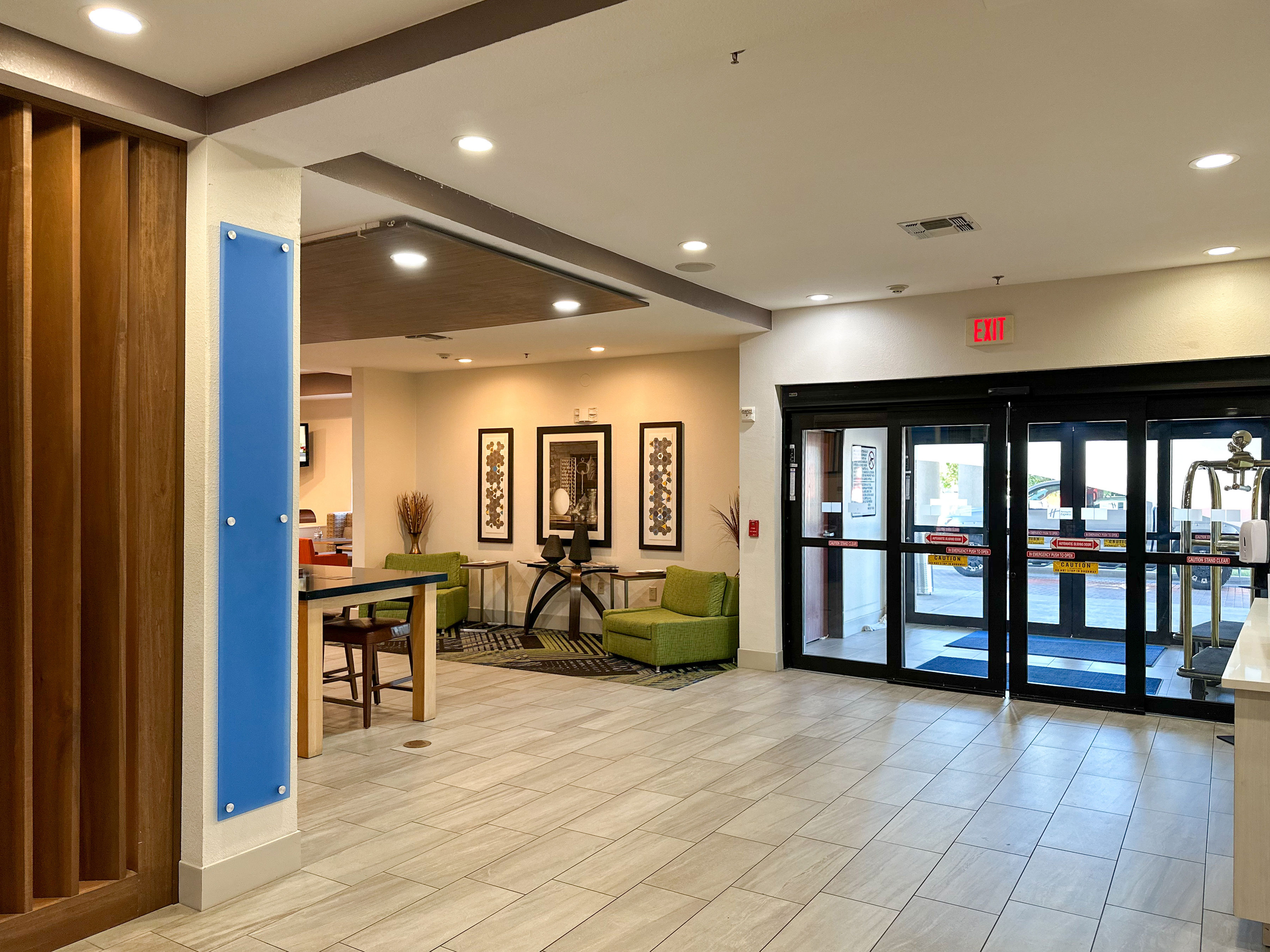 Holiday Inn Express Hotel Suites Ennis 45/70