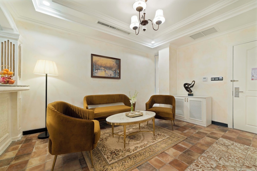 Anik Palace 31/47