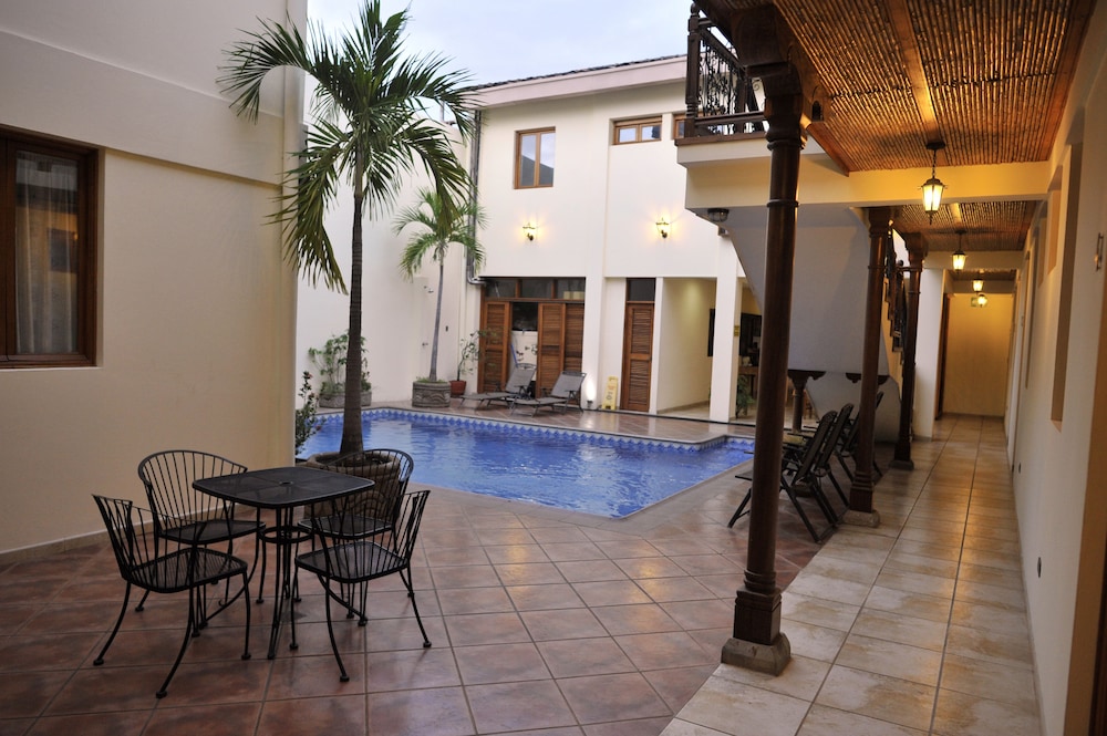 El Almirante Hotel 37/47