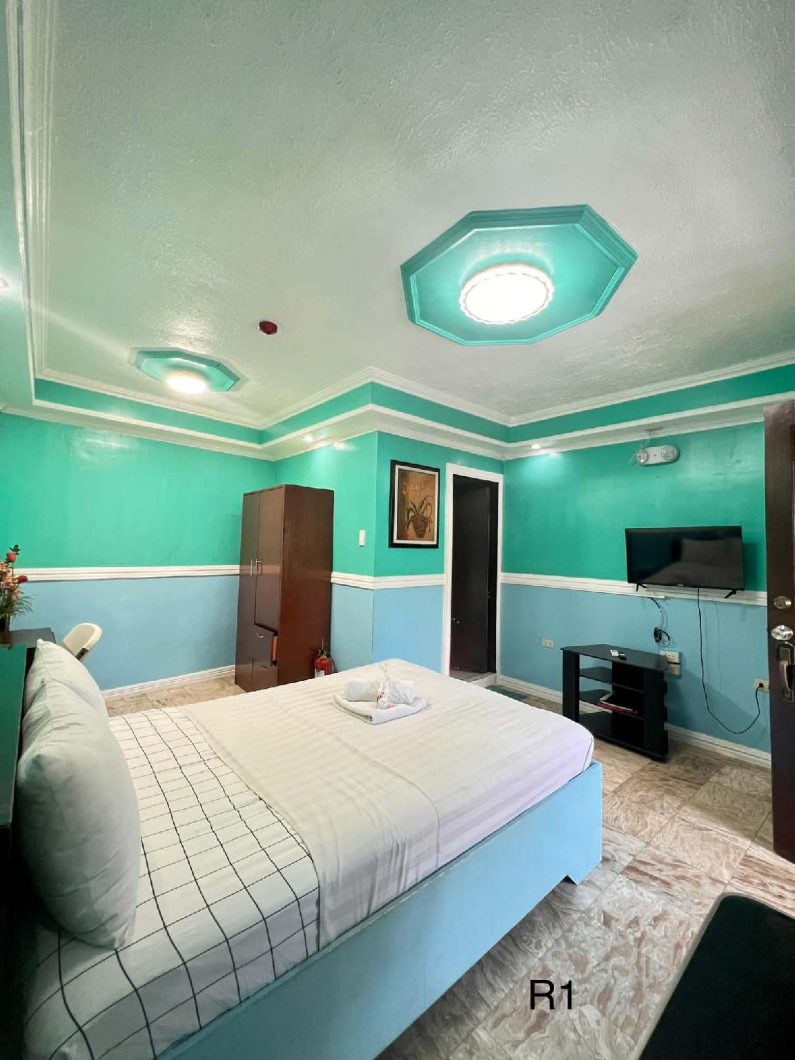 Room, Pool Side