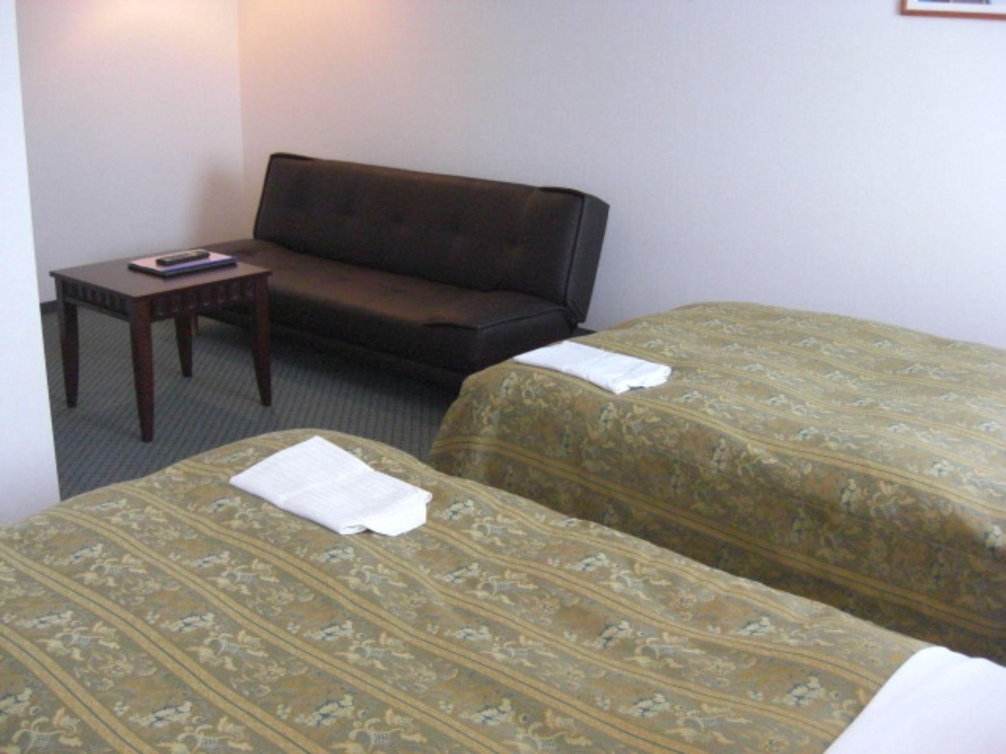 Type B, Twin Beds