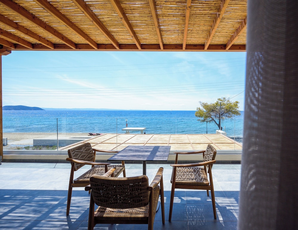 Amyntas Seafront Hotel 47/58