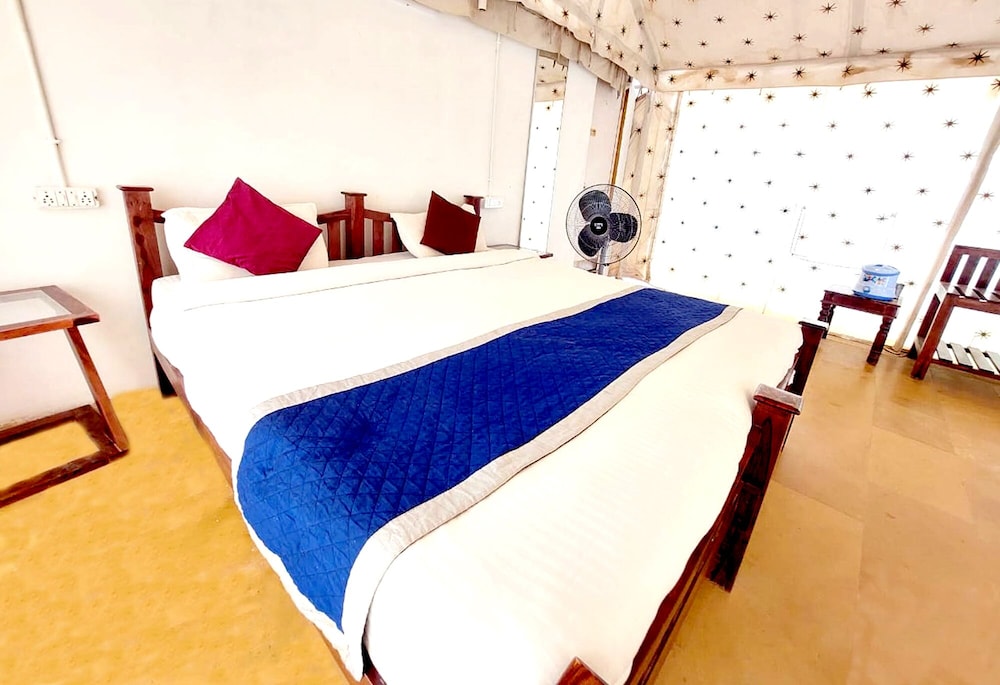 DELUXE, TENT, DOUBLE BED