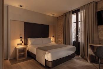 Deluxe, Single, King Bed