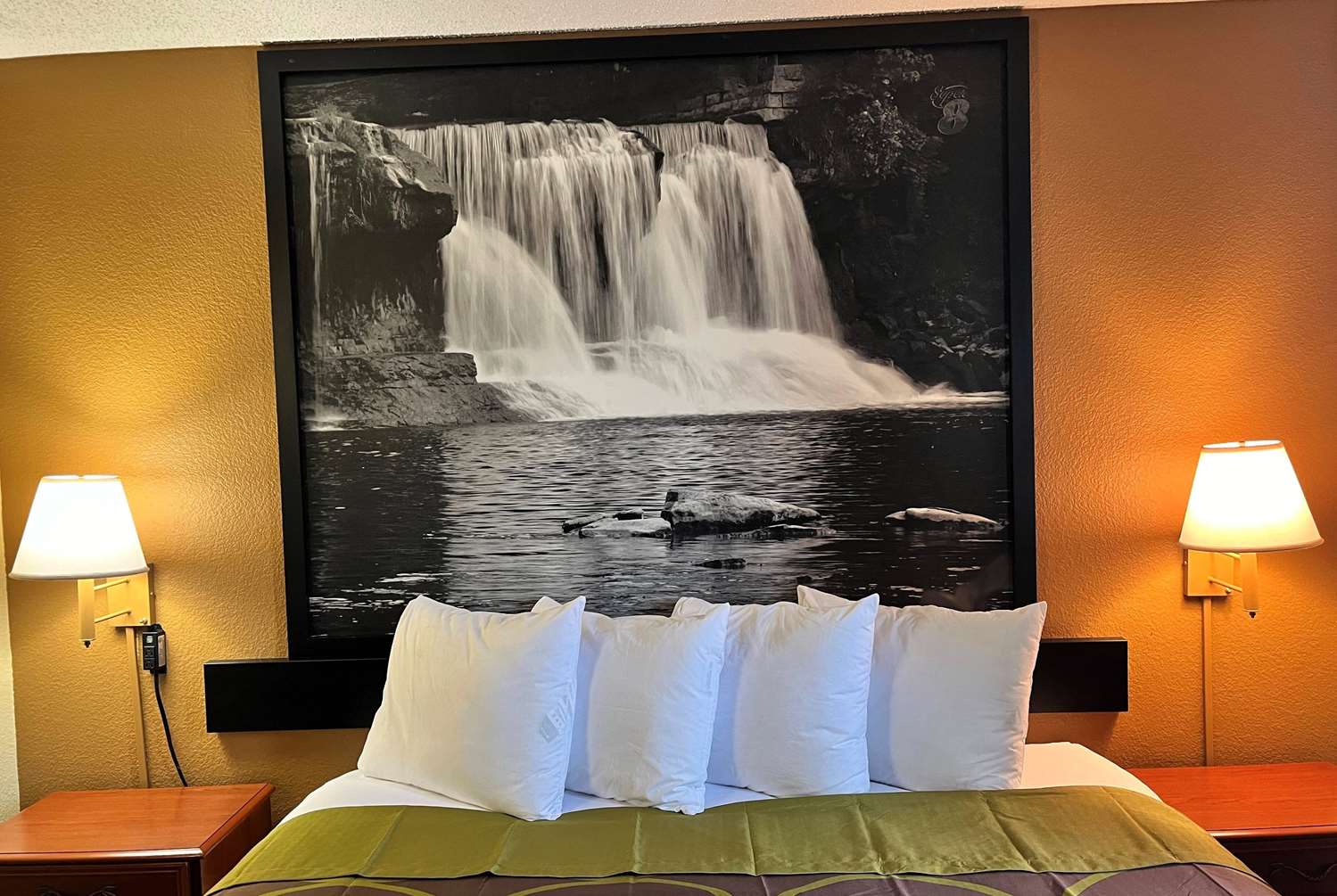 Super 8 By Wyndham Indianapolis/Ne/Castleton Area 5/15