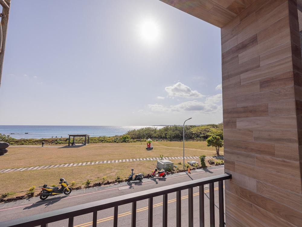 Seawall Inn 24/50