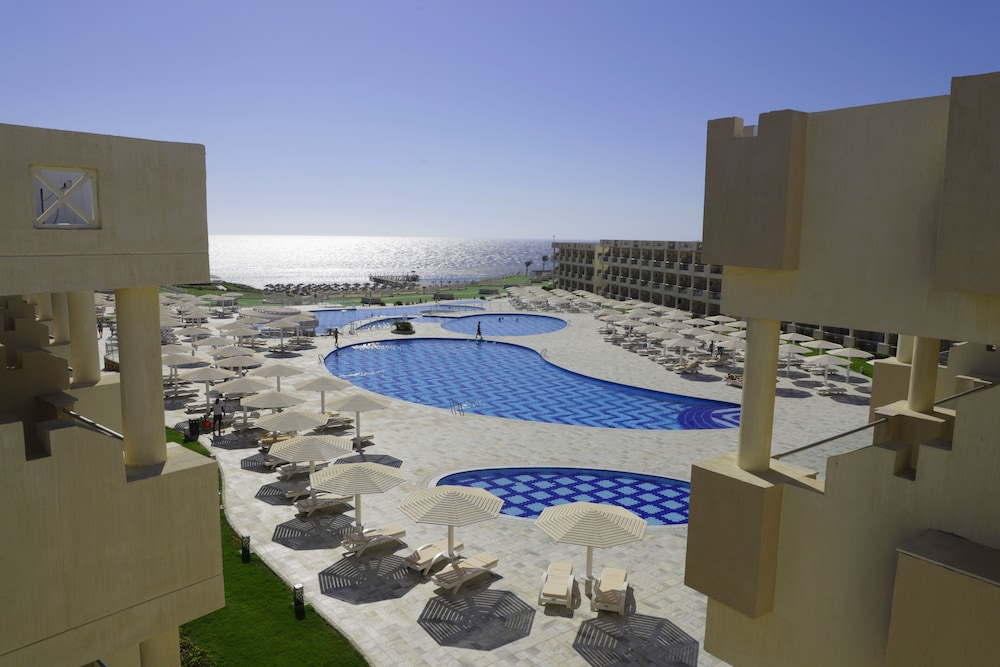 Sirena Beach Resort & Spa 46/50
