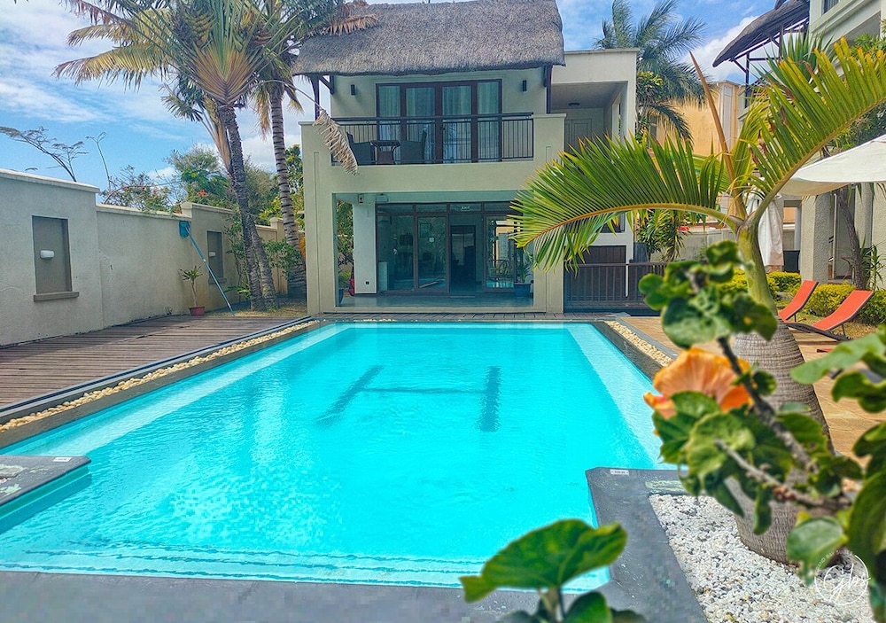 Grand Bay Suites 62/65