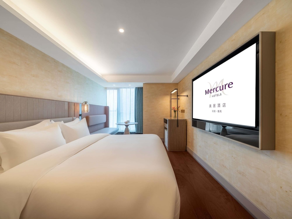 SUPERIOR, KING BED, CITY VIEW