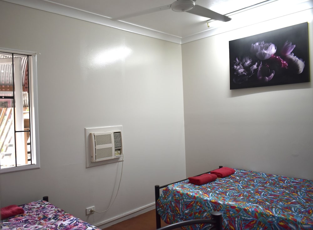 Paradise Travellers Rest 32/50