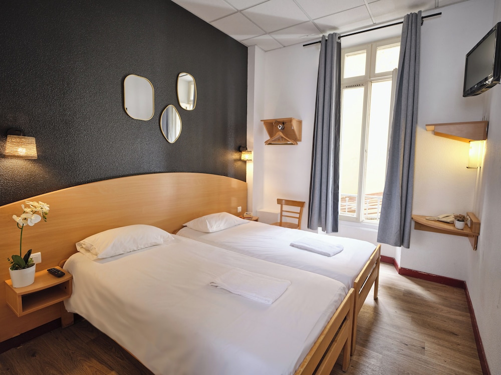 Room, Twin Beds