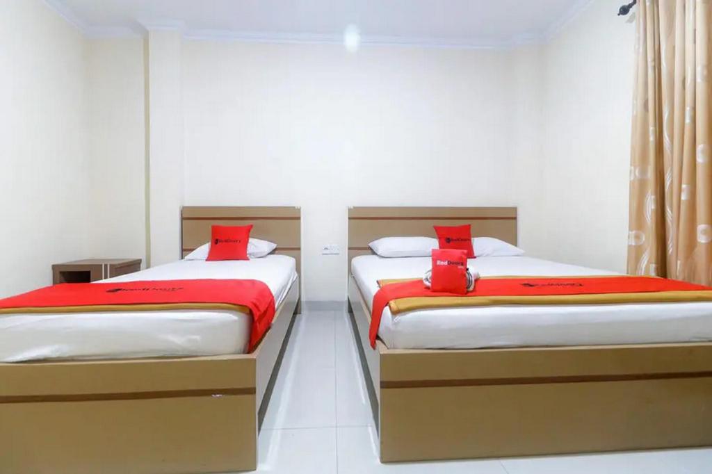 RedDoorz Plus near WTC Batanghari Mall 7/27