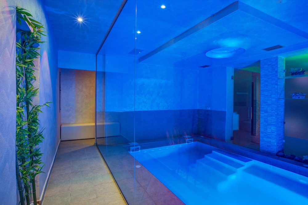 Ferretti Beach Hotel 33/65