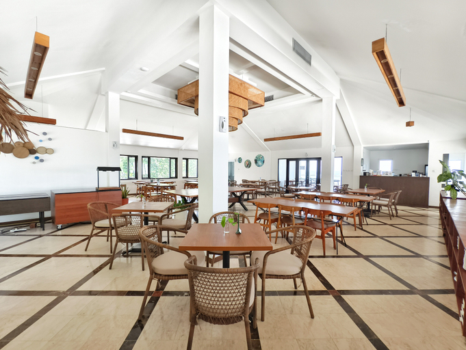The West Cove Hotel 7/11