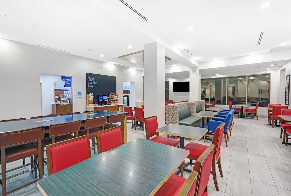 Holiday Inn Express Hotel Suites Woodstock South 11/67
