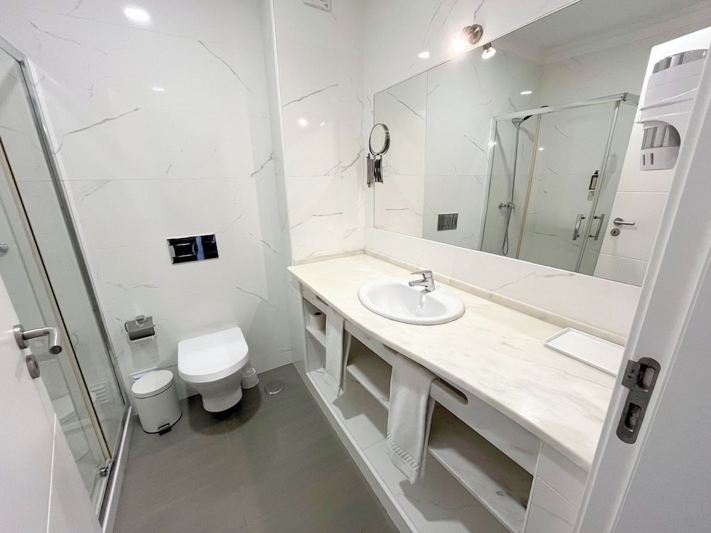 River Inn by AC Hospitality Management - Adults Only 32/33
