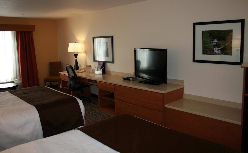 Best Western Plus Park Place Inn & Suites 24/76