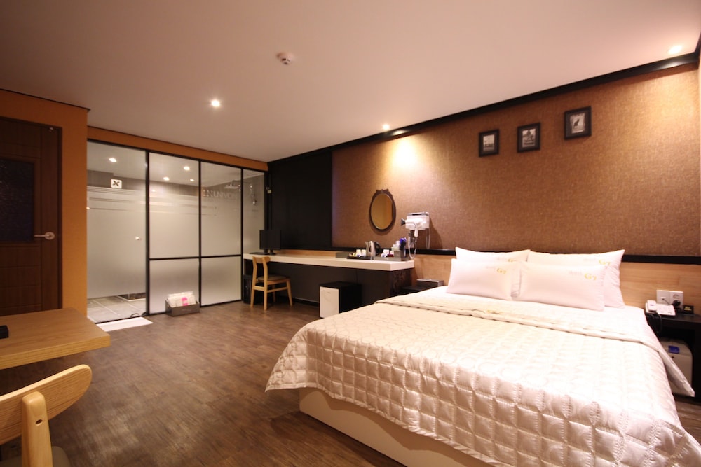 G7 Hotel 7/42