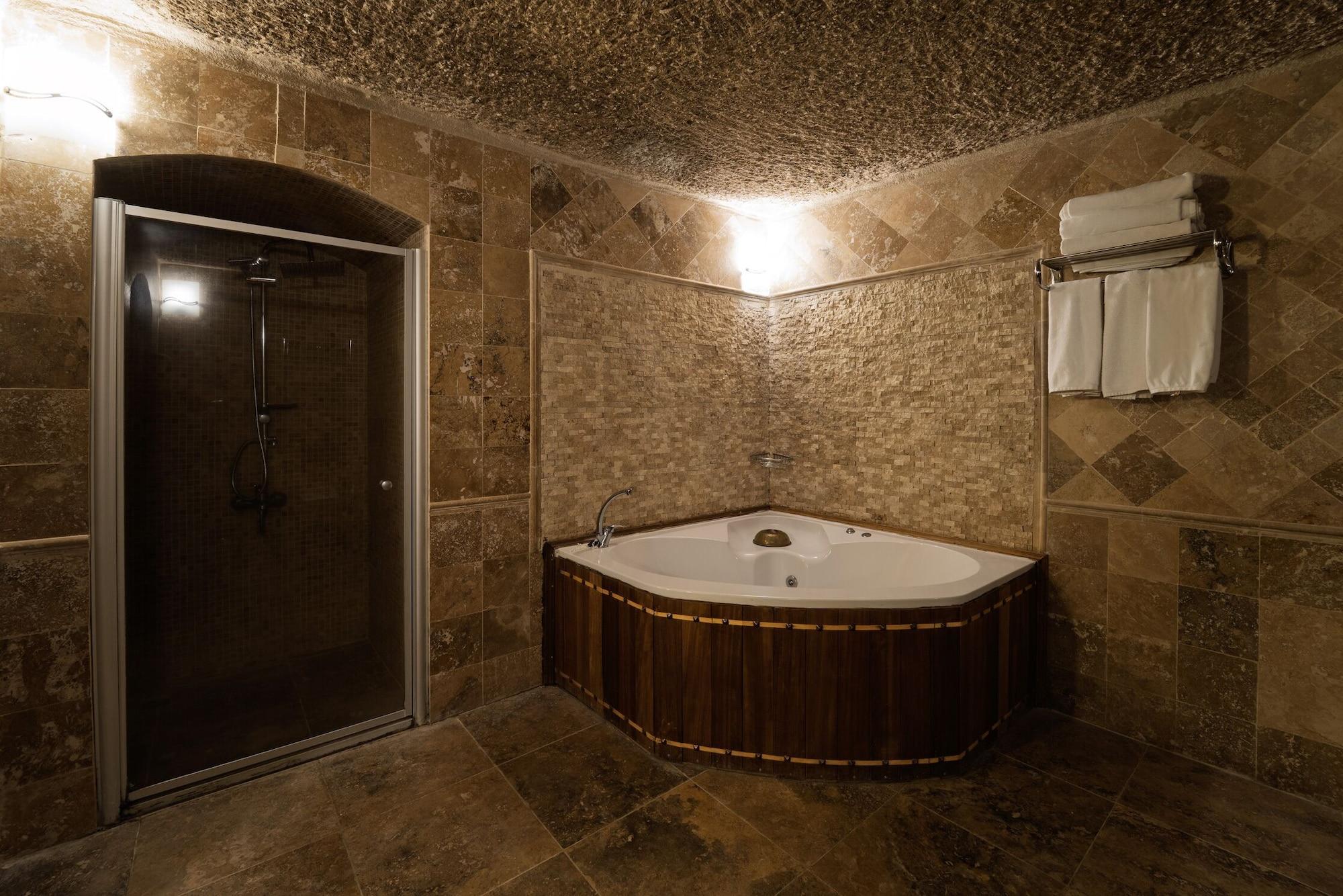 Cave, Suite, Triple