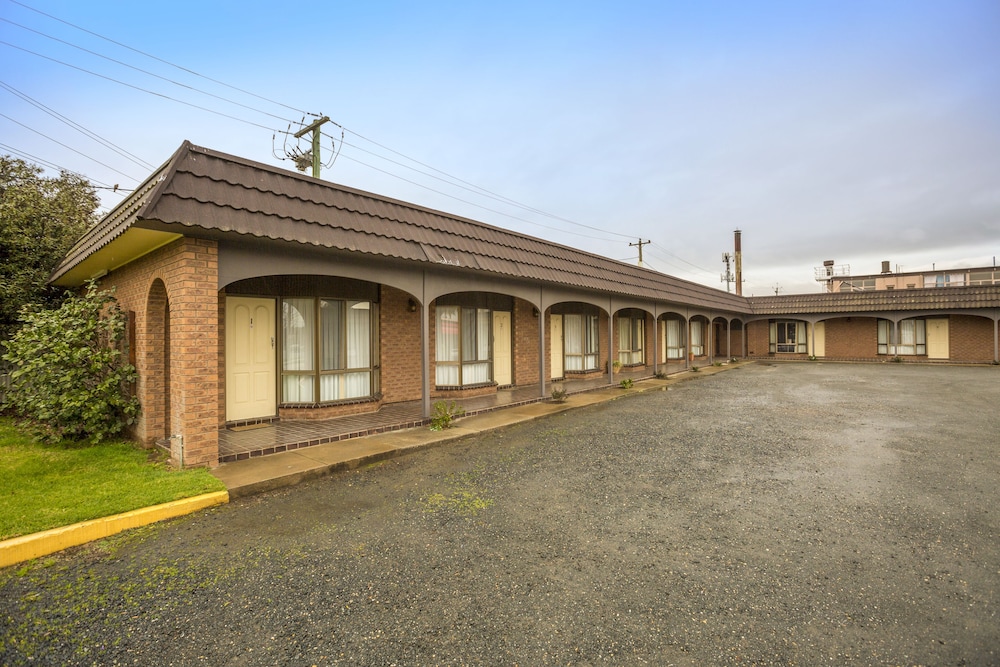 BOOMERANG HOTEL 40/48