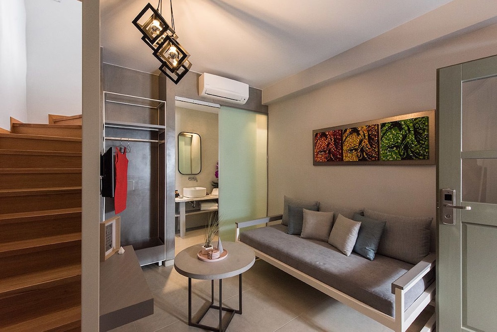 The 48 Suites 36/50