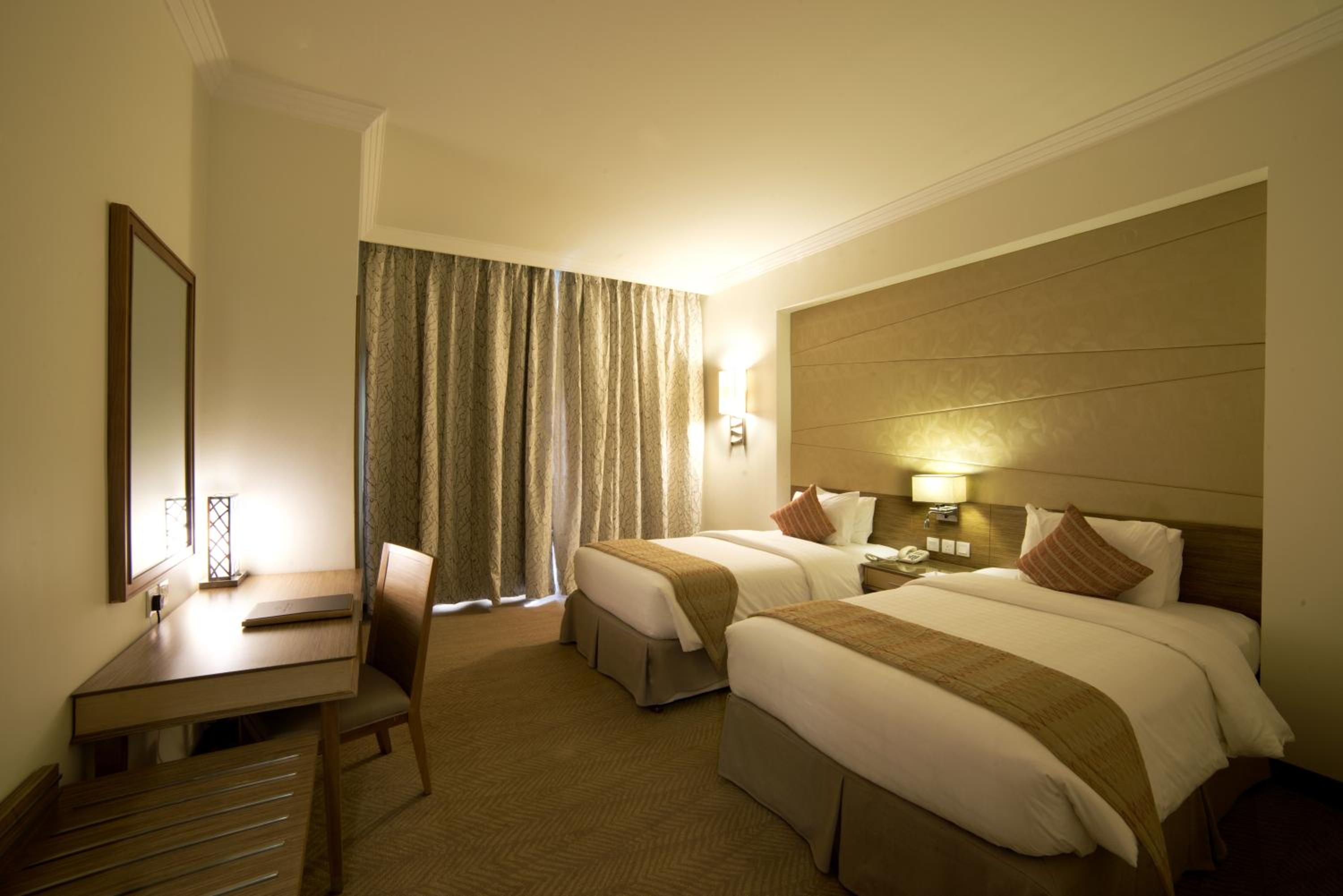 2 Bedrooms, Ambassador, Suite, King and Twin Beds, Sea View