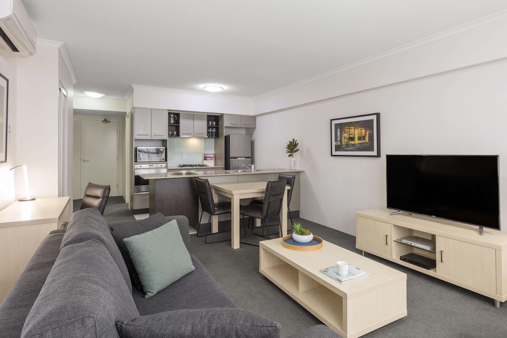 Oaks Brisbane River City Suites 35/72