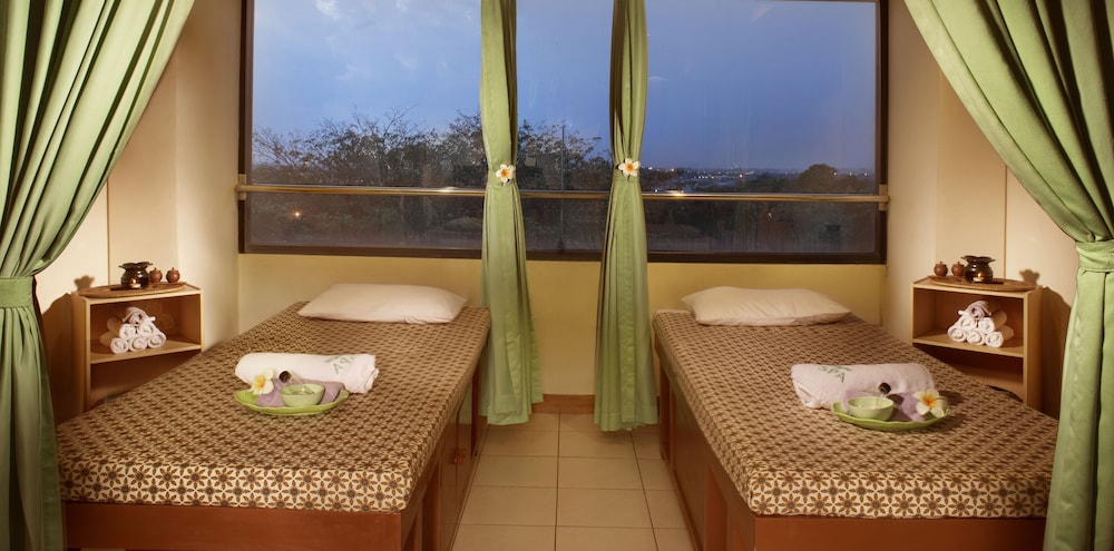 Puri KIIC Golf View Hotel 20/58