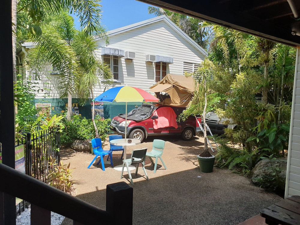 Paradise Travellers Rest 33/50