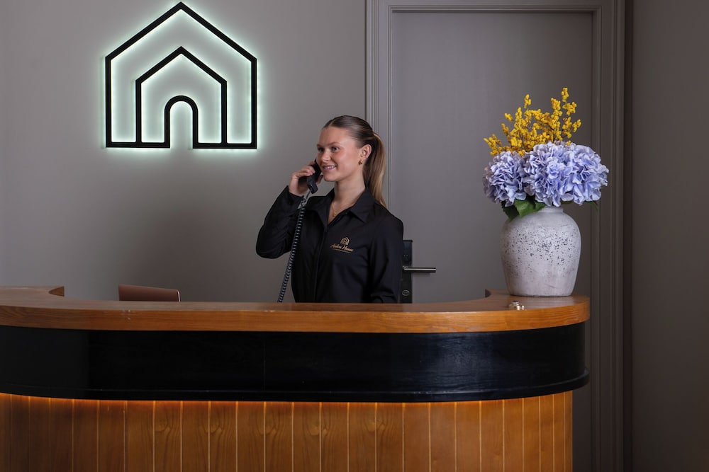 Hillgrove Hotel 4/49