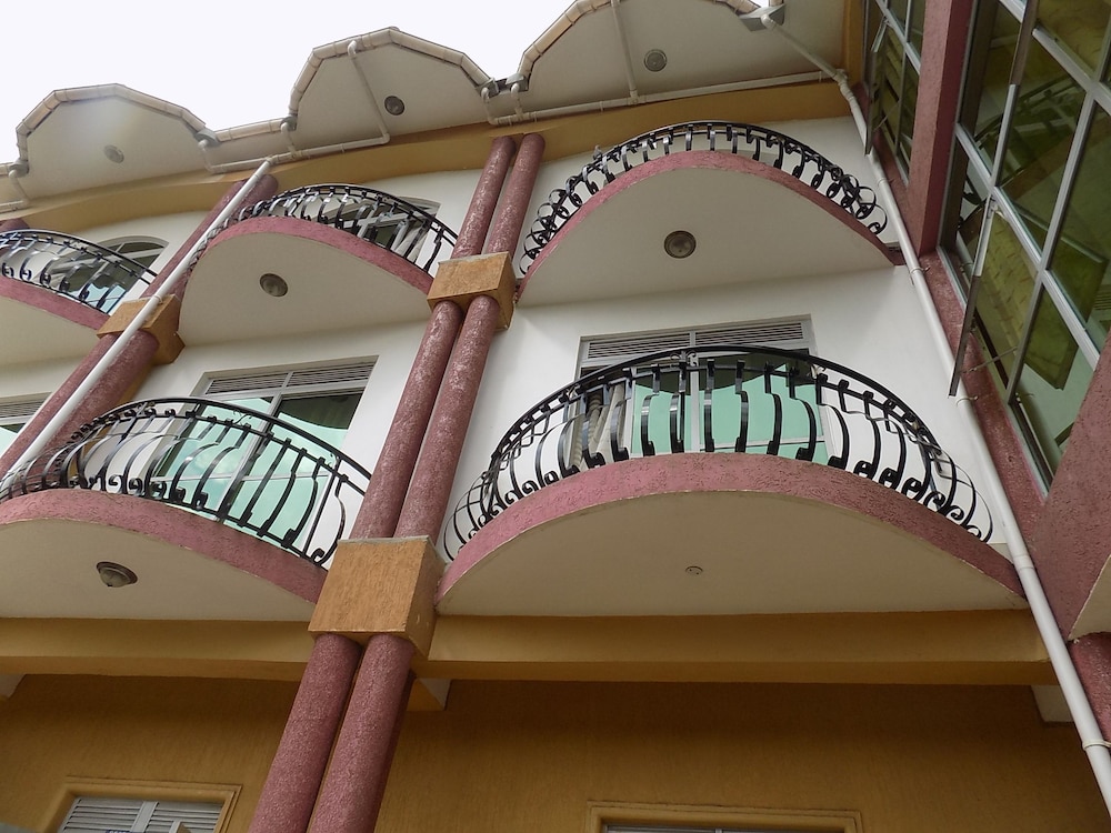 Relief Motel 2/25