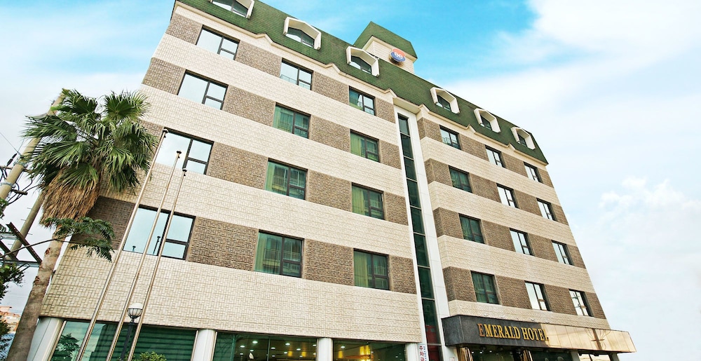 Emerald Hotel 5/26