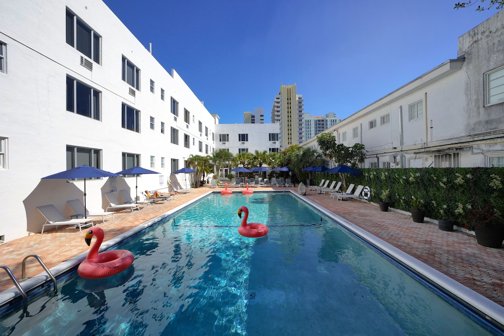 Tropics Hotel And Hostels 43/49
