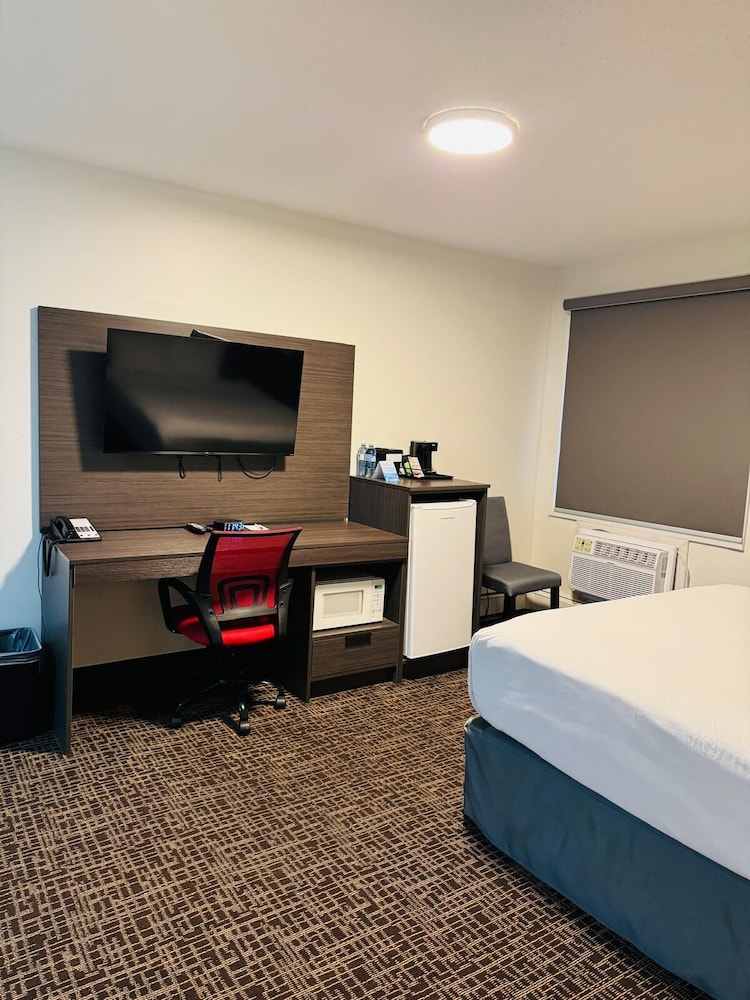 Ramada by Wyndham Dawson Creek 16/23