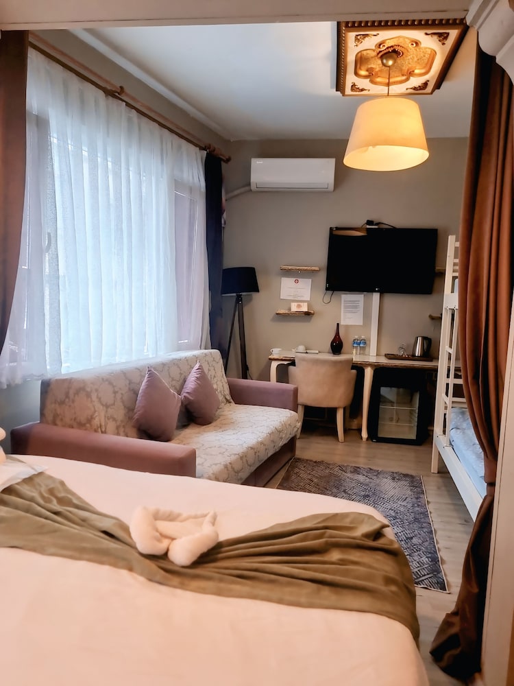 غرفة عائلية رباعية بسرير كوين وأسرّة بطابقين مع أريكة، Chez Bore Boutique Hotel 6/10