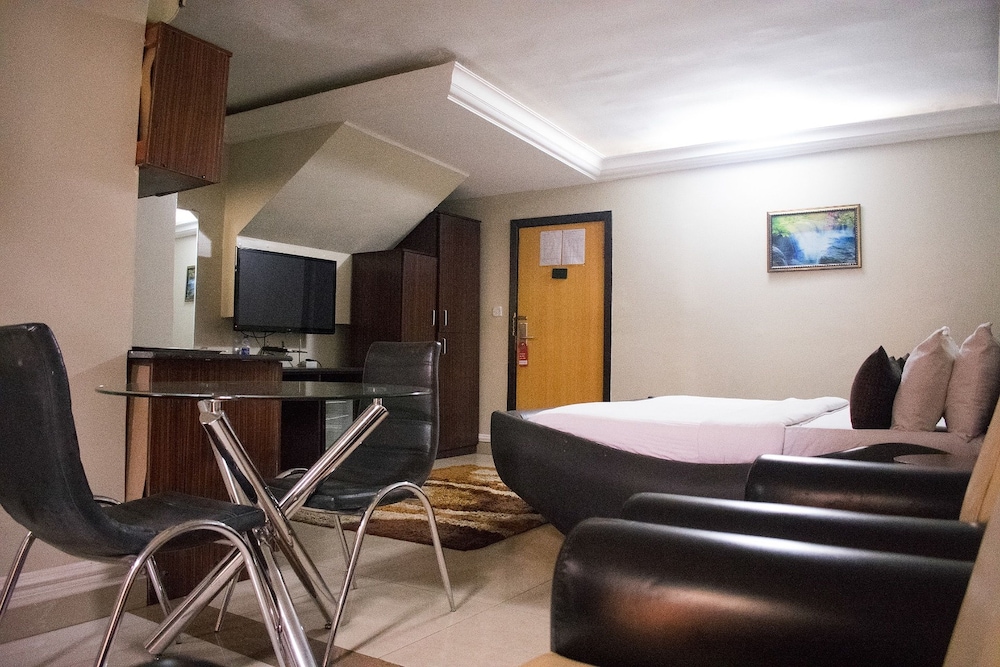 Primal Hotel GRA-Ikeja 26/50