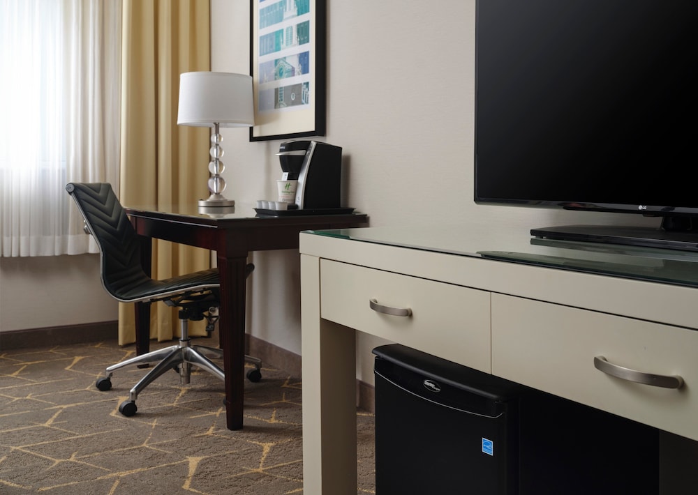 Holiday Inn Hotel & Suites Marlborough 55/59