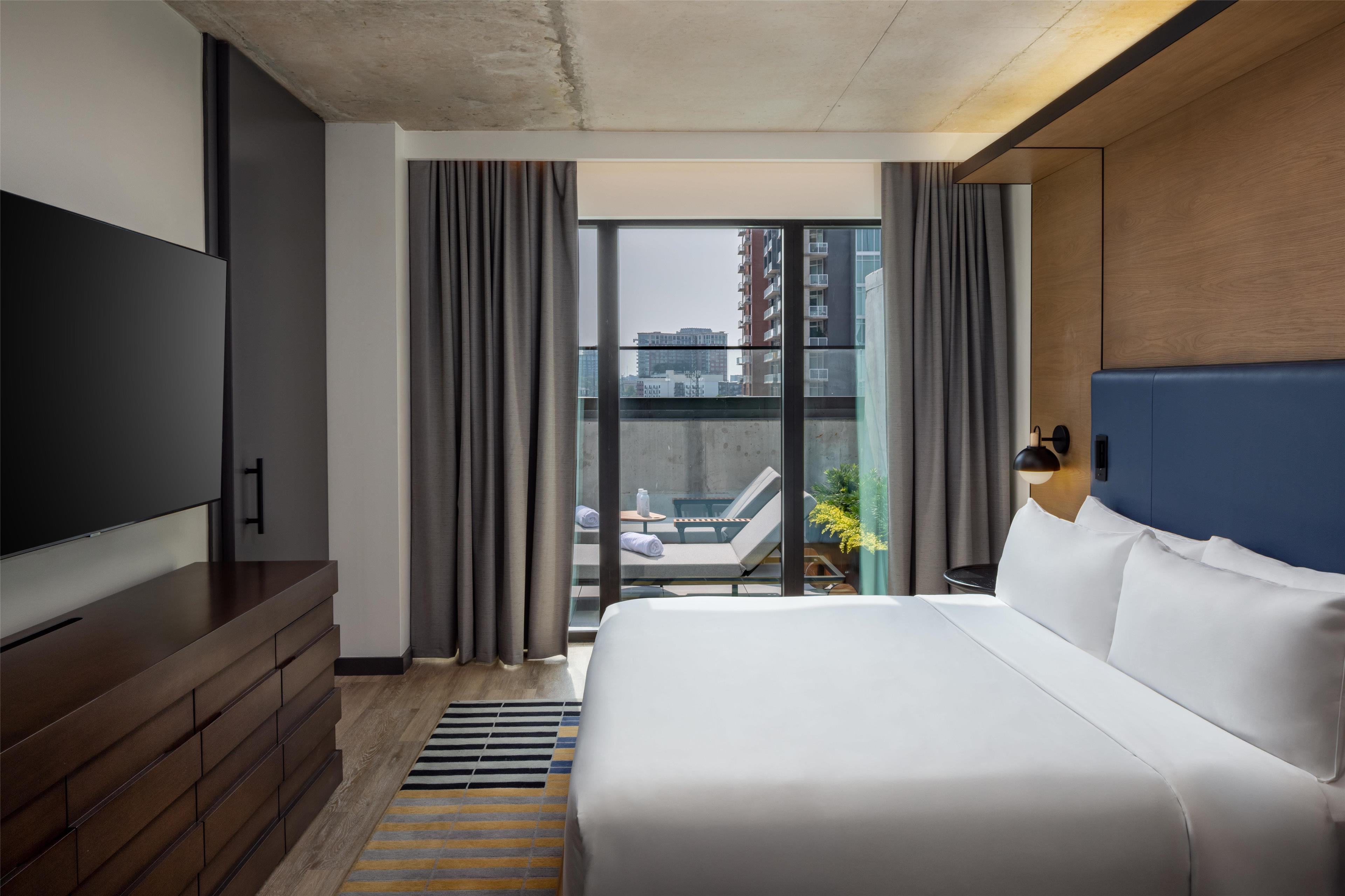 1 BEDROOM, SUITE, KING BED, TERRACE, BATHTUB