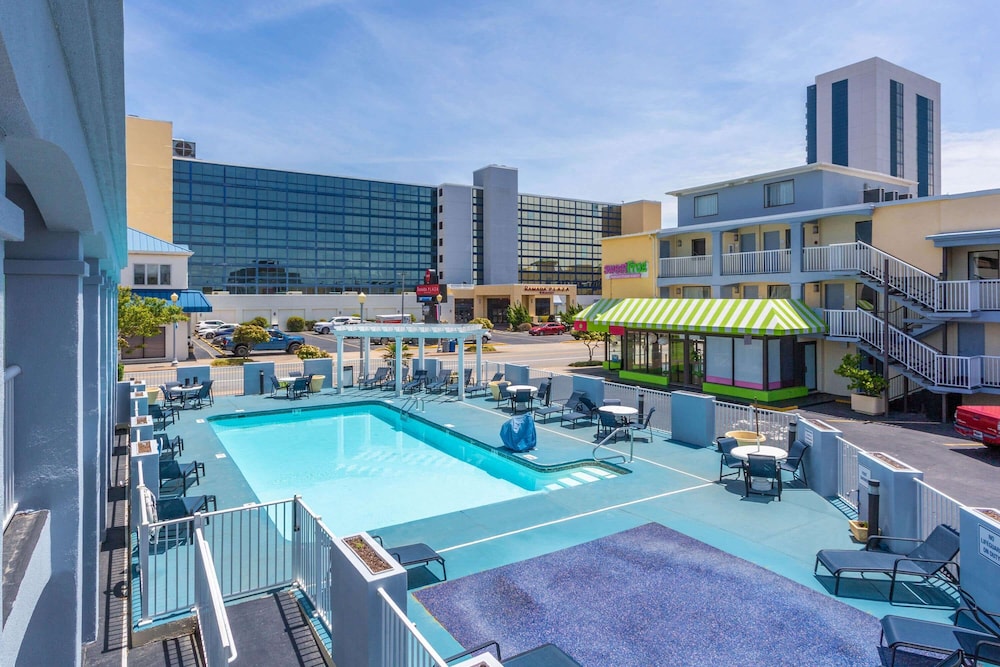 Ramada By Wyndham Virginia Beach 6/37
